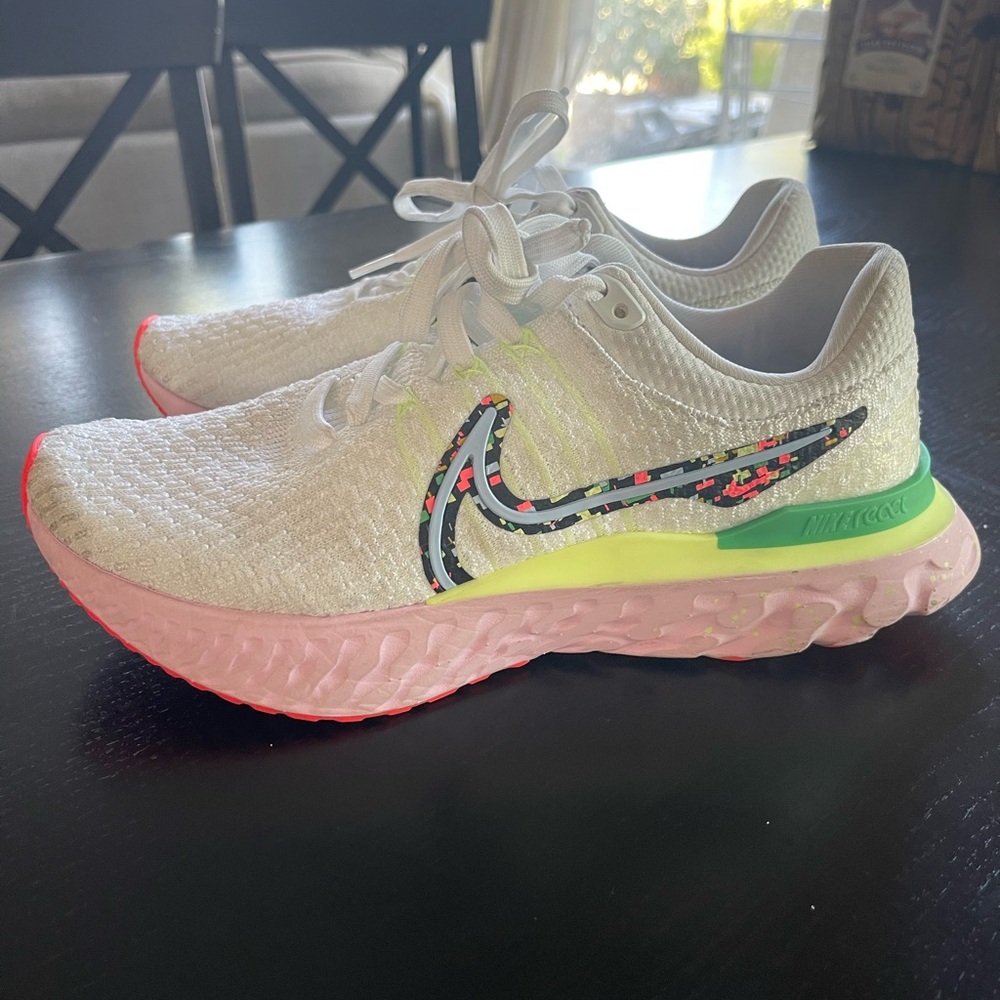 Nike Women’s React Infinity Run Flyknit 3 'Confetti' running shoes